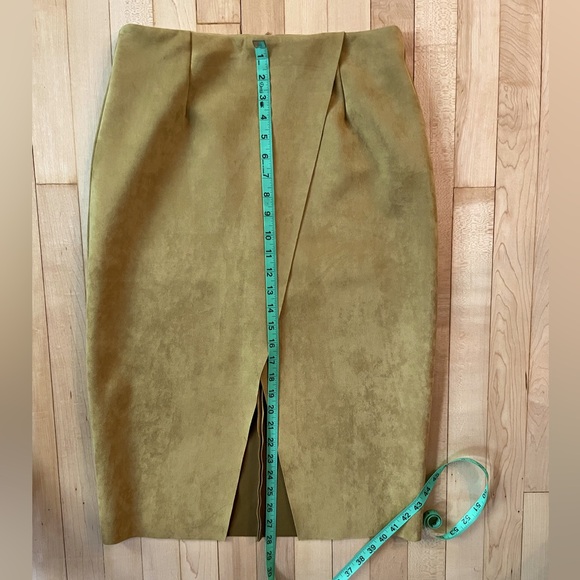 DO+BE Suede Front-Slit Pencil Skirt. Size L (6-8), Very unique piece!! - Picture 6 of 7